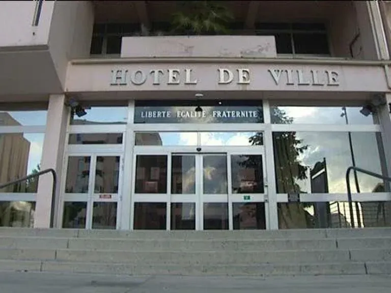 Hotel Ville Vitrolles 768x576